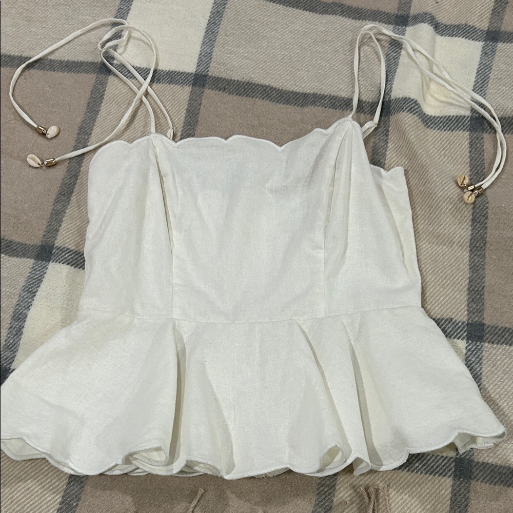 NWOT House of Harlow 1960 Ivory Peplum Style Scallop Trim Top with Shell Detail - Picture 6 of 16